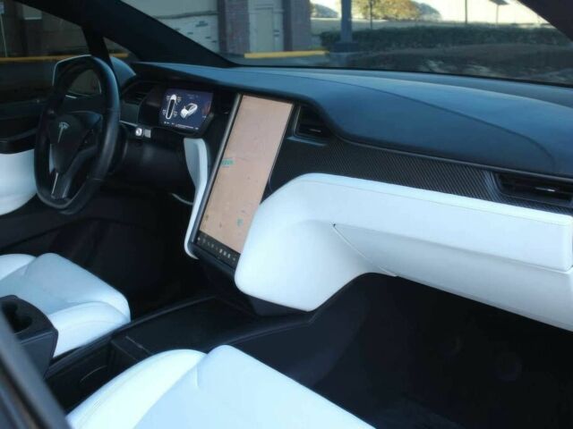 Белый Тесла Модель Х, объемом двигателя 0 л и пробегом 44 тыс. км за 8500 $, фото 9 на Automoto.ua