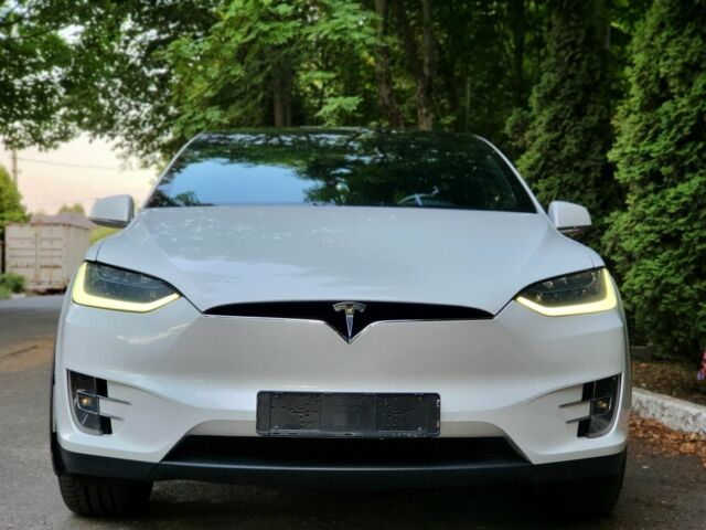 Белый Тесла Модель Х, объемом двигателя 0 л и пробегом 160 тыс. км за 21500 $, фото 1 на Automoto.ua