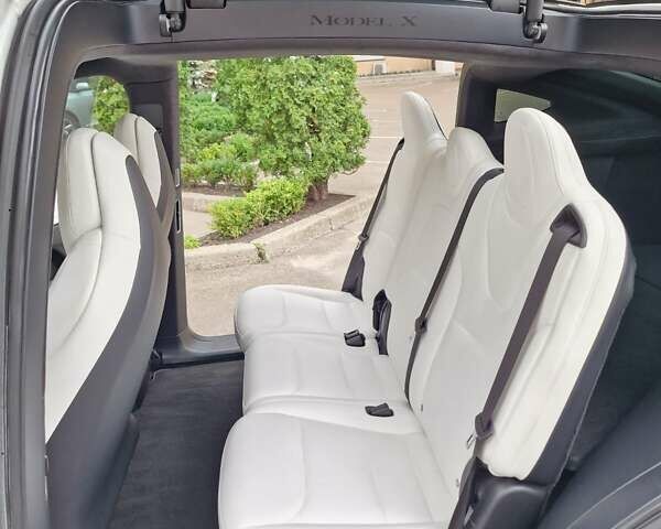 Белый Тесла Модель Х, объемом двигателя 0 л и пробегом 110 тыс. км за 25500 $, фото 39 на Automoto.ua