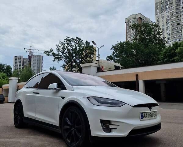 Белый Тесла Модель Х, объемом двигателя 0 л и пробегом 110 тыс. км за 25500 $, фото 5 на Automoto.ua