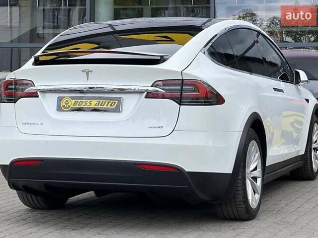 Белый Тесла Модель Х, объемом двигателя 0 л и пробегом 135 тыс. км за 28900 $, фото 7 на Automoto.ua