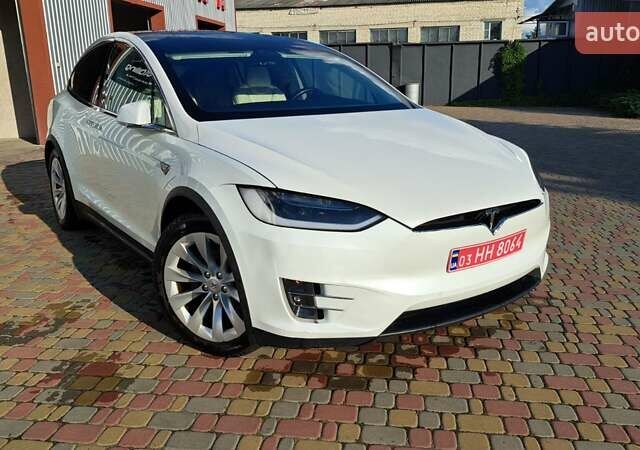Белый Тесла Модель Х, объемом двигателя 0 л и пробегом 143 тыс. км за 22900 $, фото 1 на Automoto.ua