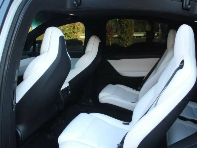 Белый Тесла Модель Х, объемом двигателя 0 л и пробегом 44 тыс. км за 8500 $, фото 15 на Automoto.ua