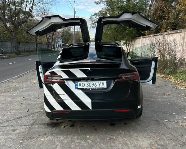 Белый Тесла Модель Х, объемом двигателя 0 л и пробегом 93 тыс. км за 34000 $, фото 1 на Automoto.ua