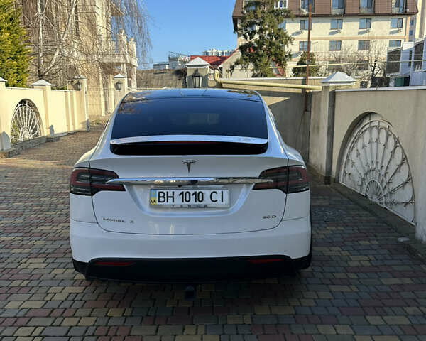 Белый Тесла Модель Х, объемом двигателя 0 л и пробегом 70 тыс. км за 24000 $, фото 1 на Automoto.ua