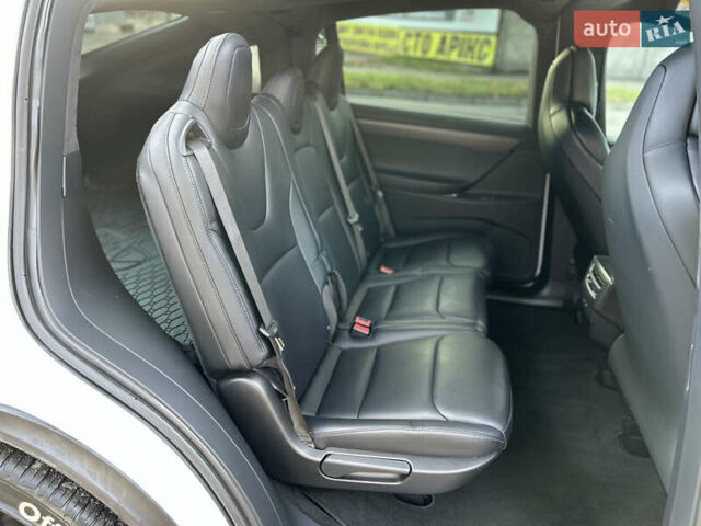 Белый Тесла Модель Х, объемом двигателя 0 л и пробегом 93 тыс. км за 34000 $, фото 23 на Automoto.ua