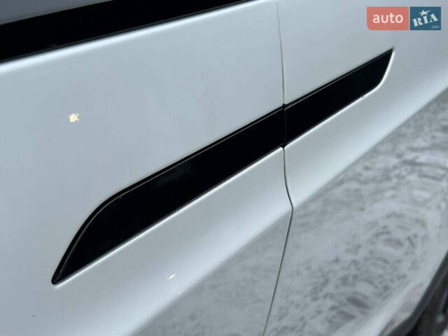 Белый Тесла Модель Х, объемом двигателя 0 л и пробегом 72 тыс. км за 27800 $, фото 9 на Automoto.ua