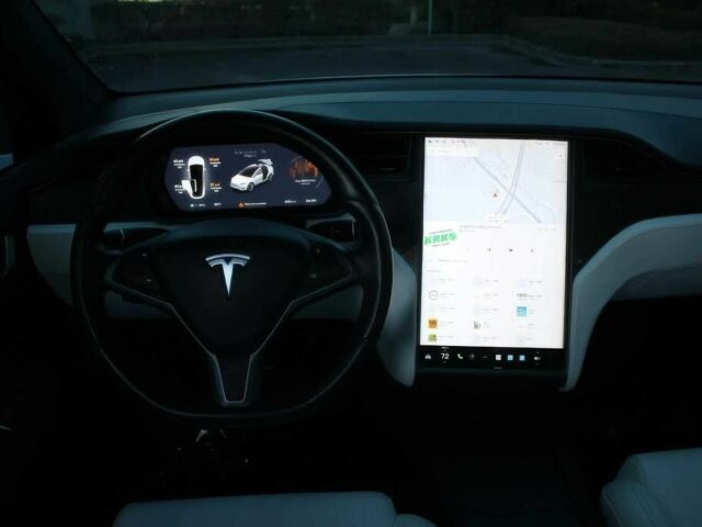 Белый Тесла Модель Х, объемом двигателя 0 л и пробегом 44 тыс. км за 8500 $, фото 10 на Automoto.ua