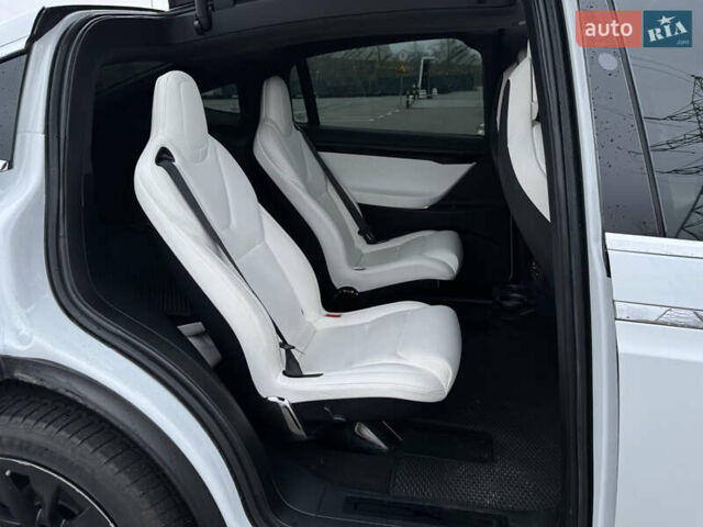 Белый Тесла Модель Х, объемом двигателя 0 л и пробегом 100 тыс. км за 22999 $, фото 34 на Automoto.ua