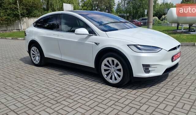 Белый Тесла Модель Х, объемом двигателя 0 л и пробегом 93 тыс. км за 25756 $, фото 11 на Automoto.ua