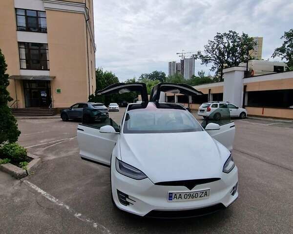 Белый Тесла Модель Х, объемом двигателя 0 л и пробегом 110 тыс. км за 25500 $, фото 32 на Automoto.ua