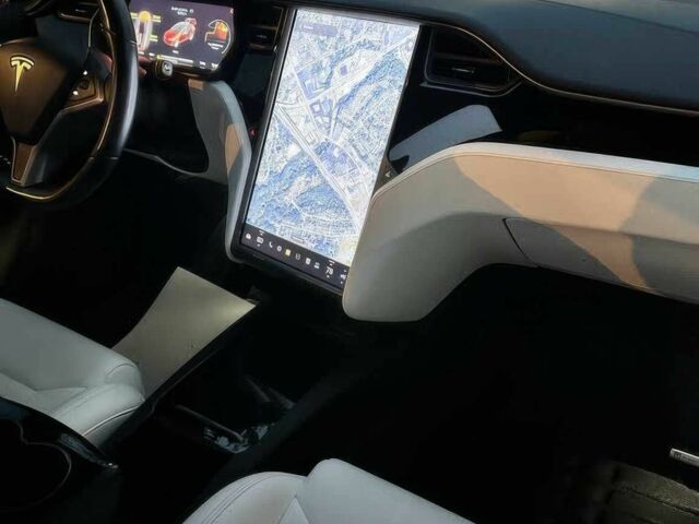 Белый Тесла Модель Х, объемом двигателя 0 л и пробегом 48 тыс. км за 4000 $, фото 8 на Automoto.ua