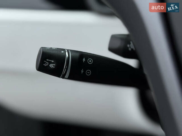 Белый Тесла Модель Х, объемом двигателя 0 л и пробегом 100 тыс. км за 22999 $, фото 17 на Automoto.ua