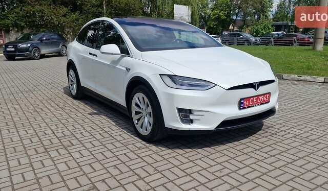 Белый Тесла Модель Х, объемом двигателя 0 л и пробегом 93 тыс. км за 25756 $, фото 9 на Automoto.ua