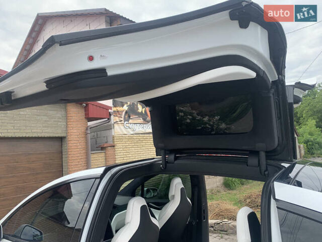 Белый Тесла Модель Х, объемом двигателя 0 л и пробегом 89 тыс. км за 24500 $, фото 17 на Automoto.ua