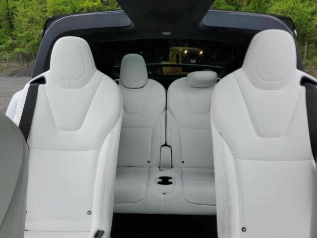 Белый Тесла Модель Х, объемом двигателя 0 л и пробегом 63 тыс. км за 9500 $, фото 9 на Automoto.ua