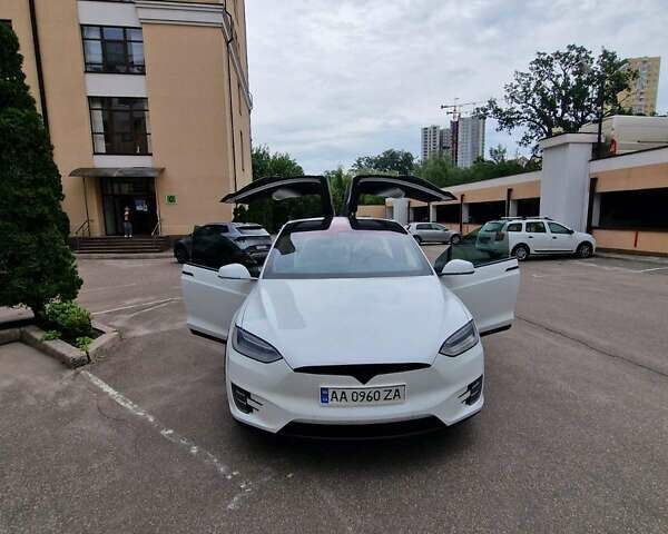 Белый Тесла Модель Х, объемом двигателя 0 л и пробегом 110 тыс. км за 25500 $, фото 33 на Automoto.ua