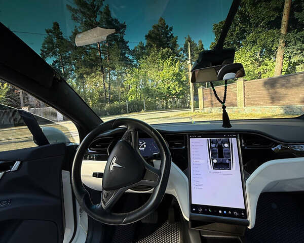 Белый Тесла Модель Х, объемом двигателя 0 л и пробегом 99 тыс. км за 30000 $, фото 13 на Automoto.ua