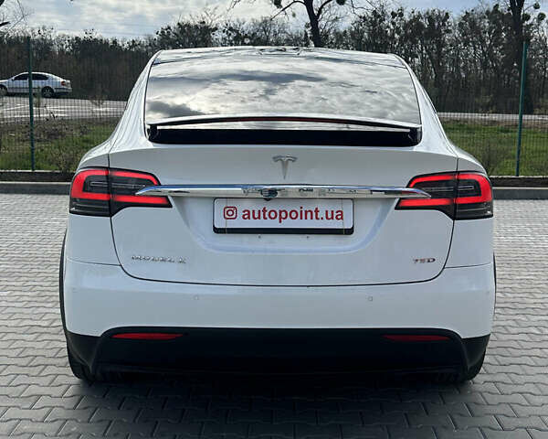 Белый Тесла Модель Х, объемом двигателя 0 л и пробегом 62 тыс. км за 23999 $, фото 10 на Automoto.ua