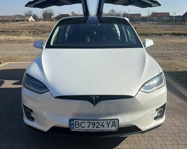 Белый Тесла Модель Х, объемом двигателя 0 л и пробегом 104 тыс. км за 25000 $, фото 2 на Automoto.ua
