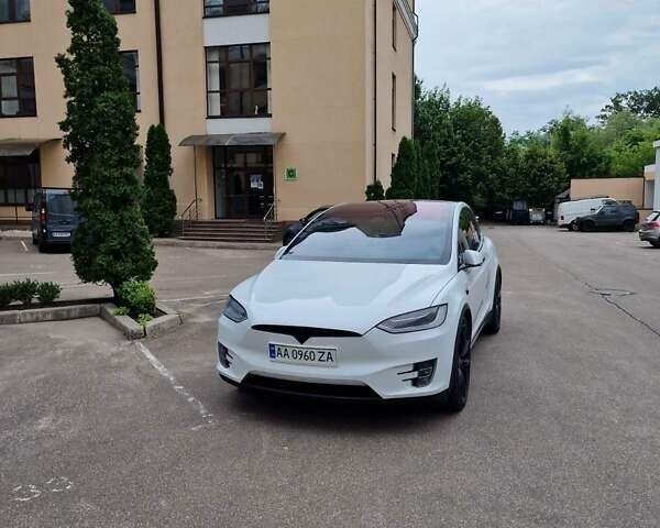 Белый Тесла Модель Х, объемом двигателя 0 л и пробегом 110 тыс. км за 25500 $, фото 3 на Automoto.ua