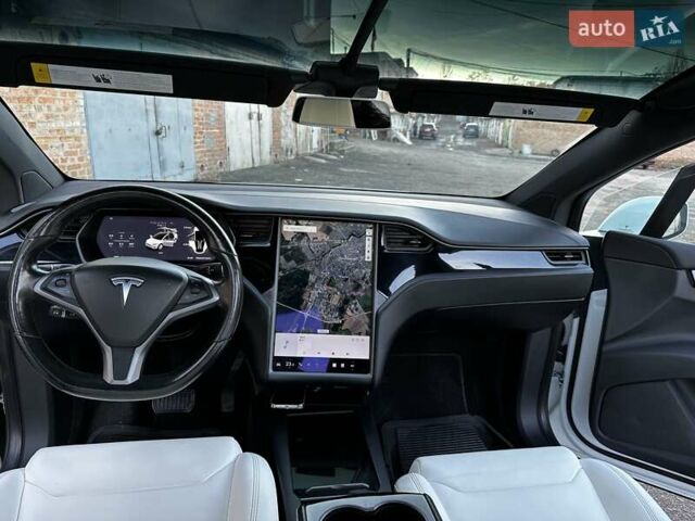 Белый Тесла Модель Х, объемом двигателя 0 л и пробегом 127 тыс. км за 29900 $, фото 6 на Automoto.ua