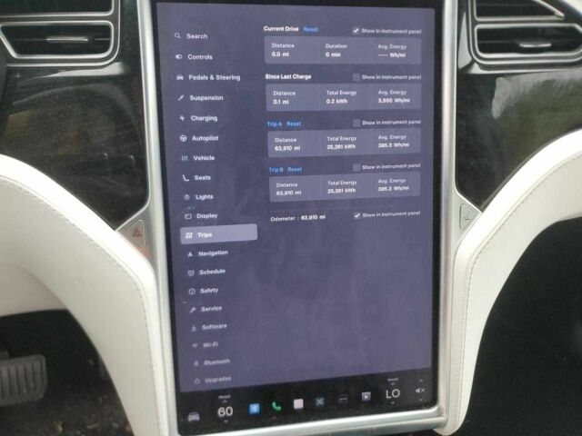 Белый Тесла Модель Х, объемом двигателя 0 л и пробегом 63 тыс. км за 9500 $, фото 8 на Automoto.ua
