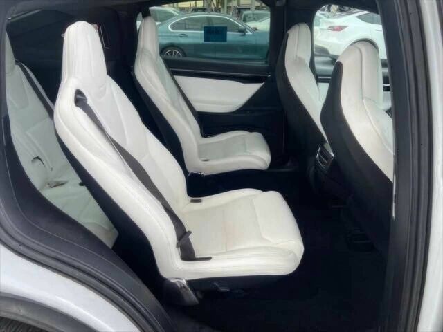 Белый Тесла Модель Х, объемом двигателя 0 л и пробегом 50 тыс. км за 19900 $, фото 8 на Automoto.ua