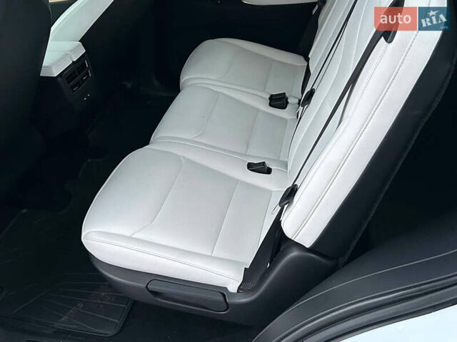 Белый Тесла Модель Х, объемом двигателя 0 л и пробегом 72 тыс. км за 27800 $, фото 13 на Automoto.ua