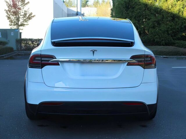 Белый Тесла Модель Х, объемом двигателя 0 л и пробегом 36 тыс. км за 9000 $, фото 5 на Automoto.ua