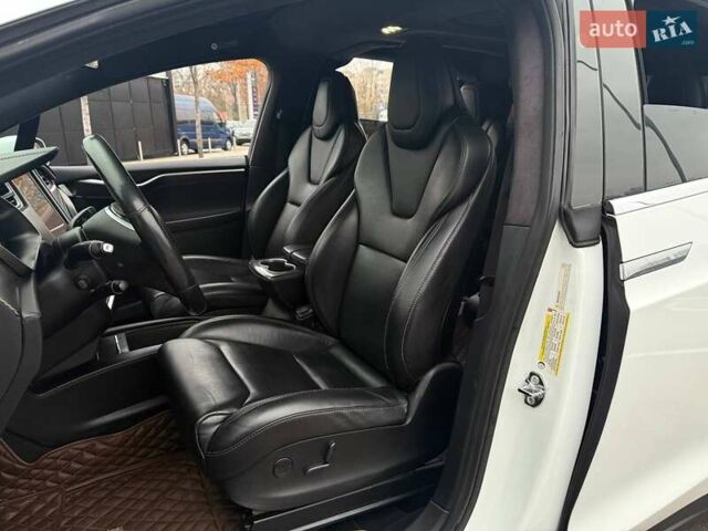 Белый Тесла Модель Х, объемом двигателя 0 л и пробегом 96 тыс. км за 25990 $, фото 8 на Automoto.ua