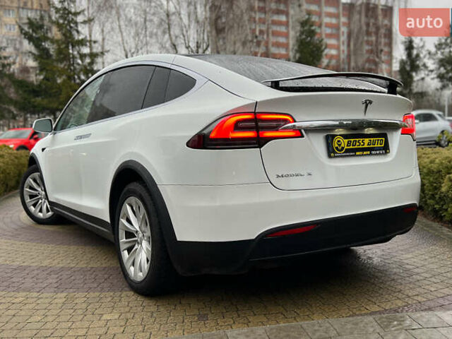 Белый Тесла Модель Х, объемом двигателя 0 л и пробегом 150 тыс. км за 25700 $, фото 9 на Automoto.ua