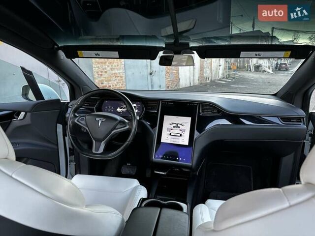 Белый Тесла Модель Х, объемом двигателя 0 л и пробегом 127 тыс. км за 29900 $, фото 24 на Automoto.ua