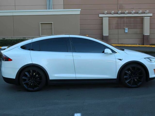 Белый Тесла Модель Х, объемом двигателя 0 л и пробегом 36 тыс. км за 9000 $, фото 7 на Automoto.ua