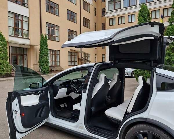 Белый Тесла Модель Х, объемом двигателя 0 л и пробегом 110 тыс. км за 25500 $, фото 28 на Automoto.ua