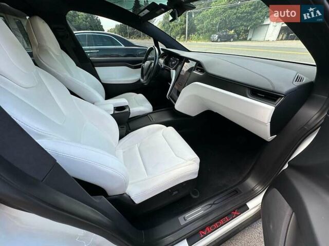 Білий Тесла Модель Х, об'ємом двигуна 0 л та пробігом 220 тис. км за 8900 $, фото 4 на Automoto.ua