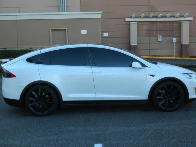 Белый Тесла Модель Х, объемом двигателя 0 л и пробегом 44 тыс. км за 8500 $, фото 6 на Automoto.ua