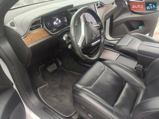 Белый Тесла Модель Х, объемом двигателя 0 л и пробегом 193 тыс. км за 25500 $, фото 8 на Automoto.ua