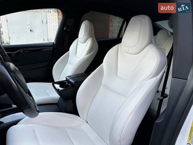 Белый Тесла Модель Х, объемом двигателя 0 л и пробегом 127 тыс. км за 29900 $, фото 13 на Automoto.ua