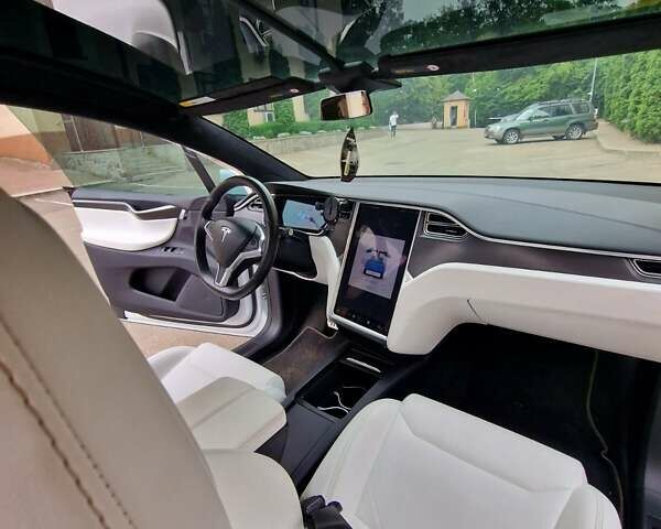 Белый Тесла Модель Х, объемом двигателя 0 л и пробегом 110 тыс. км за 25500 $, фото 43 на Automoto.ua