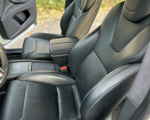 Белый Тесла Модель Х, объемом двигателя 0 л и пробегом 93 тыс. км за 34000 $, фото 12 на Automoto.ua