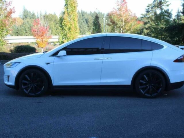 Белый Тесла Модель Х, объемом двигателя 0 л и пробегом 44 тыс. км за 8500 $, фото 3 на Automoto.ua