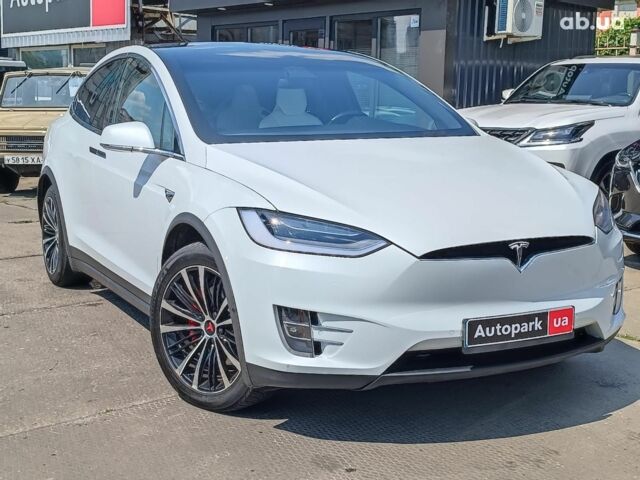 Белый Тесла Модель Х, объемом двигателя 0 л и пробегом 123 тыс. км за 27990 $, фото 3 на Automoto.ua