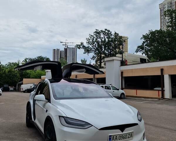 Белый Тесла Модель Х, объемом двигателя 0 л и пробегом 110 тыс. км за 25500 $, фото 24 на Automoto.ua