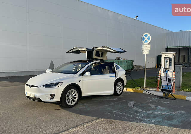 Белый Тесла Модель Х, объемом двигателя 0 л и пробегом 120 тыс. км за 28500 $, фото 5 на Automoto.ua
