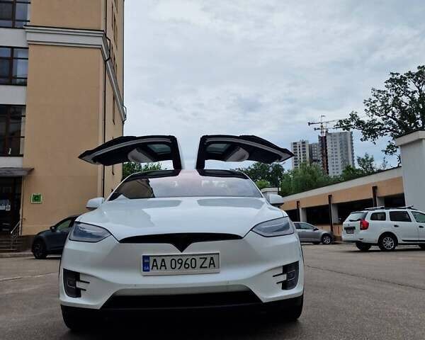 Белый Тесла Модель Х, объемом двигателя 0 л и пробегом 110 тыс. км за 25500 $, фото 22 на Automoto.ua