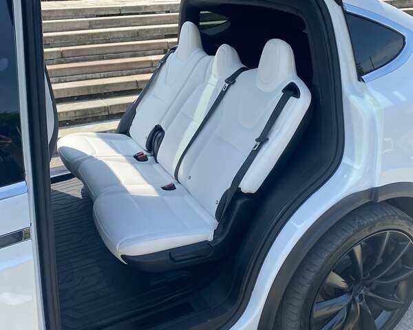 Белый Тесла Модель Х, объемом двигателя 0 л и пробегом 60 тыс. км за 28999 $, фото 11 на Automoto.ua
