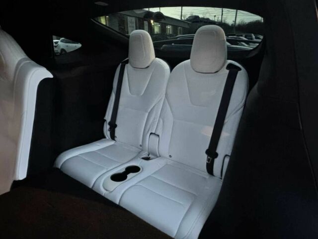 Белый Тесла Модель Х, объемом двигателя 0 л и пробегом 48 тыс. км за 4000 $, фото 15 на Automoto.ua