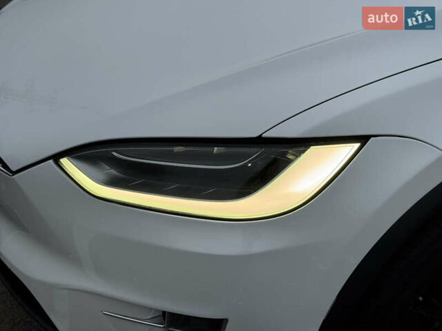 Білий Тесла Модель Х, об'ємом двигуна 0 л та пробігом 100 тис. км за 24999 $, фото 6 на Automoto.ua