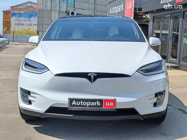 Белый Тесла Модель Х, объемом двигателя 0 л и пробегом 123 тыс. км за 27990 $, фото 7 на Automoto.ua